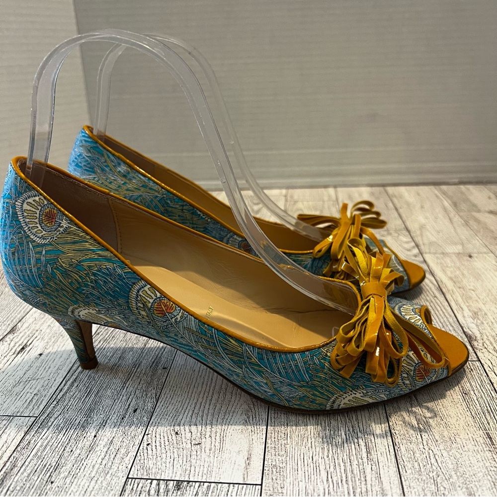 Butter Peacock Leather Bow Kitten Heel Pumps Size 7.5AA NARROW Italy